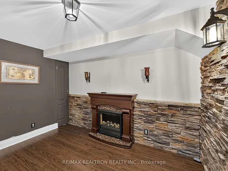 49 Meekings Dr — Photo 13