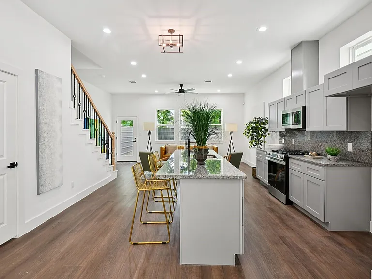 6808 Madrid St — Photo 13