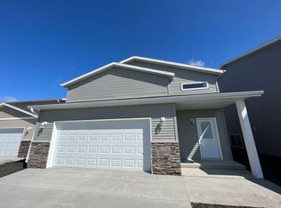 732 Prairie Ave, Horace, ND