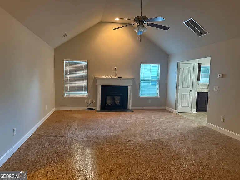 125 Leland Ln — Photo 6