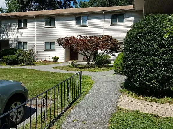 110 Village Dr, Torrington, CT 06790