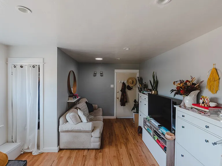 515 Lincoln Ave #&-687-691 — Photo 5