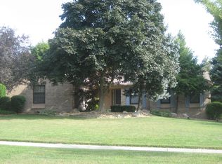 1384 Falcon Dr, Troy, MI 48098