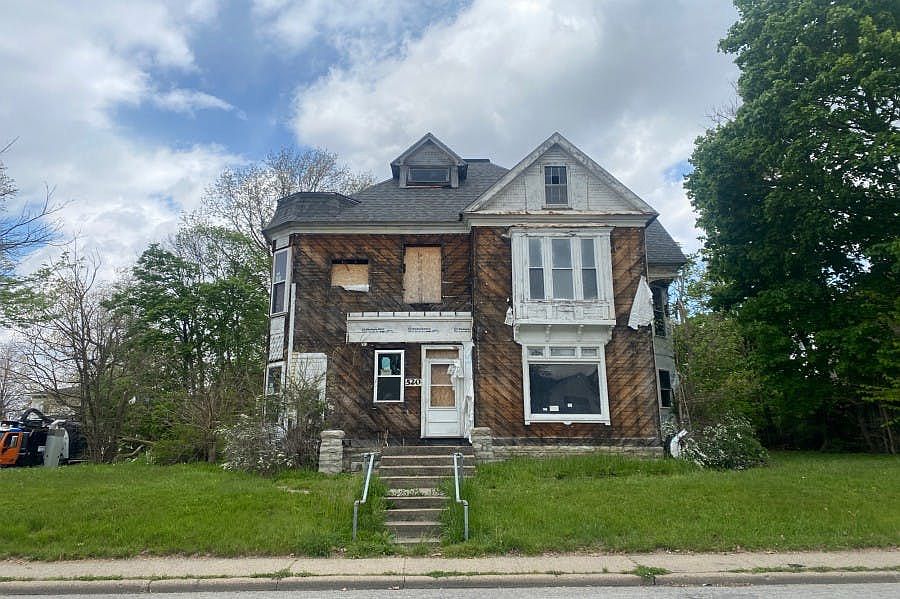 1st image of 520 W Jefferson St