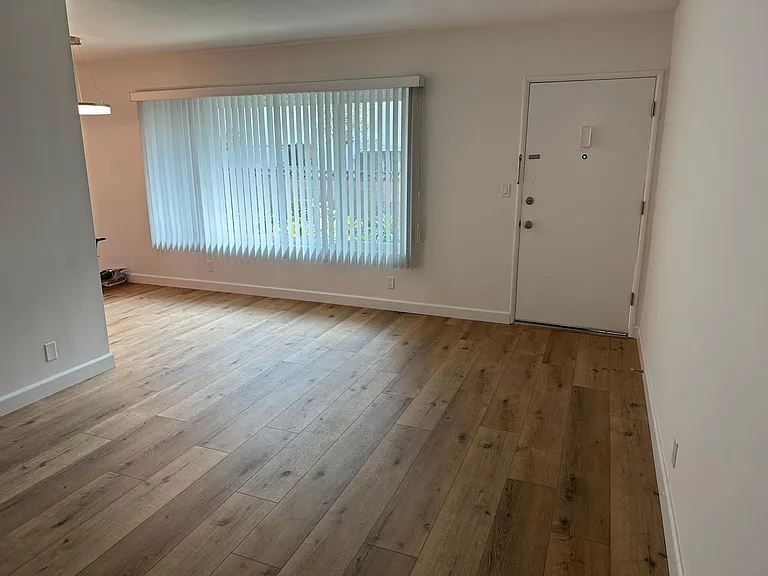 1328 Barry Ave #3 — Photo 3
