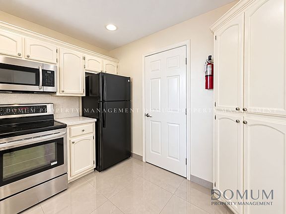 2nd image of 3001 Ashley Pl #3003