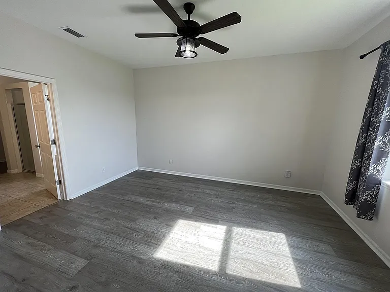 511 NE 19th Pl — Photo 14