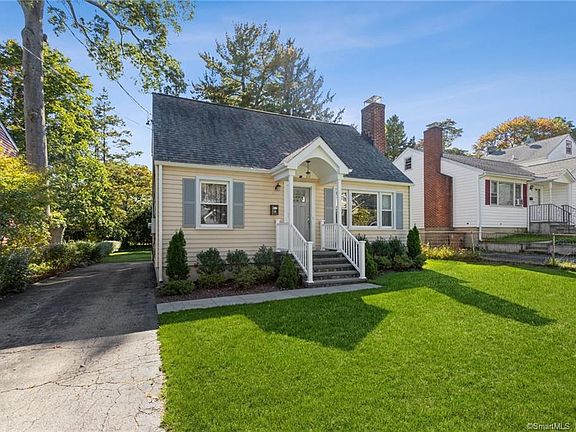 3rd image of 8 Elizabeth Ave