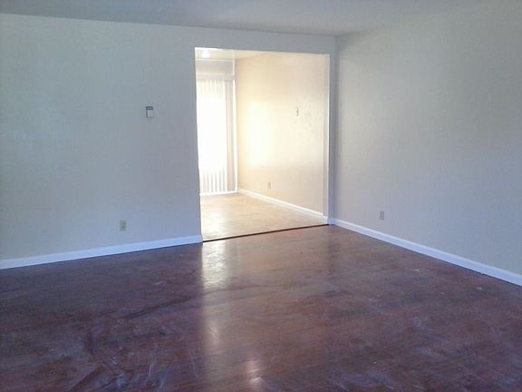 3rd image of 4398 Hamilton Ave APT B