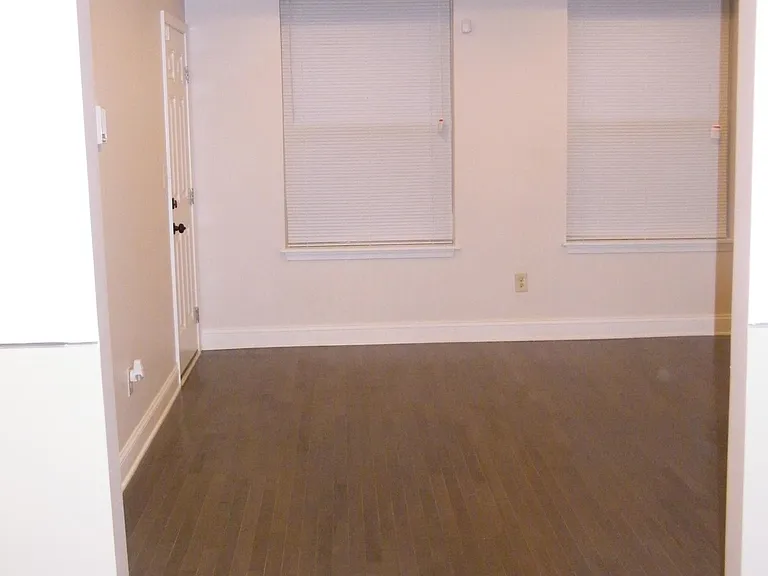 182 Chesapeake St SW — Photo 2