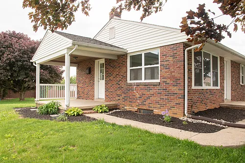 104 Nancy Dr Photo 1