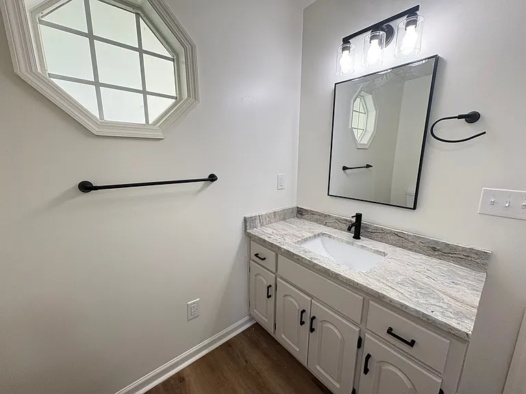 2107 S Seale Rd — Photo 17