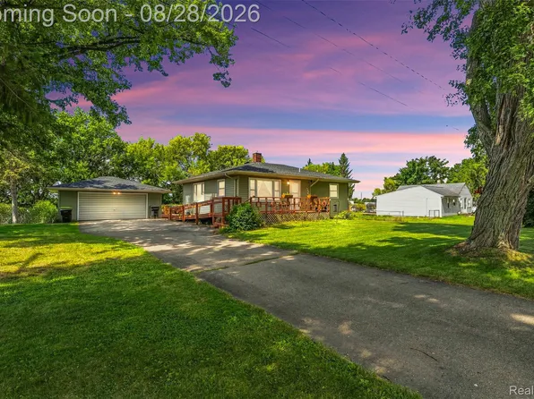9093 N Genesee Rd, Mount Morris, MI 48458
