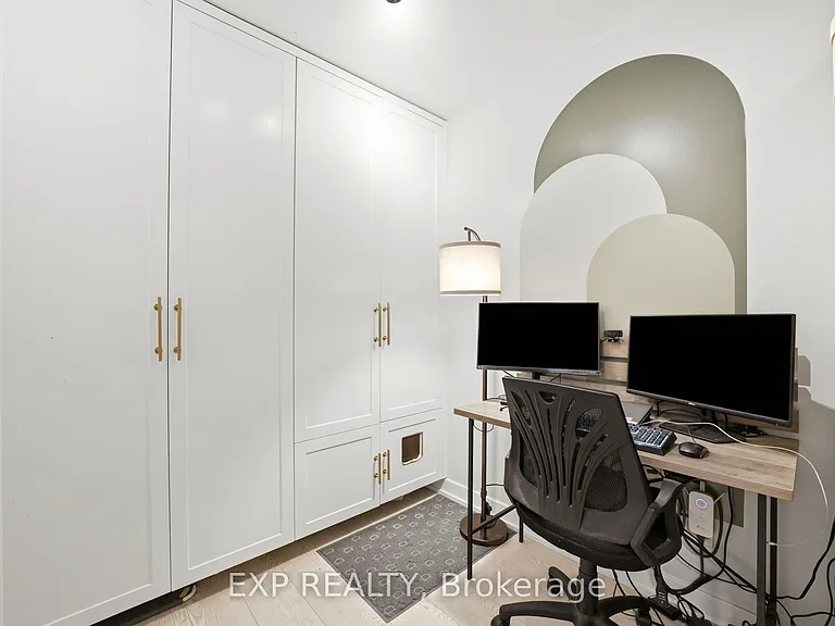 20 Bruyeres Mews #LPH07 — Photo 34