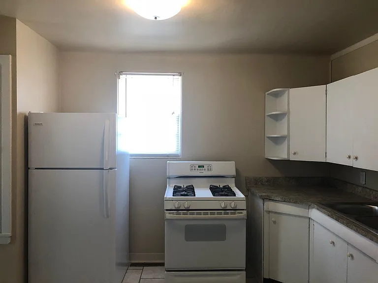 1643 E Abriendo Ave — Photo 5