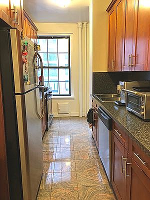 3rd image of 175 W 76th St APT 5C
