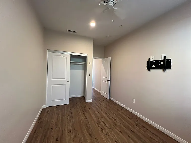 1013 Florida St — Photo 13