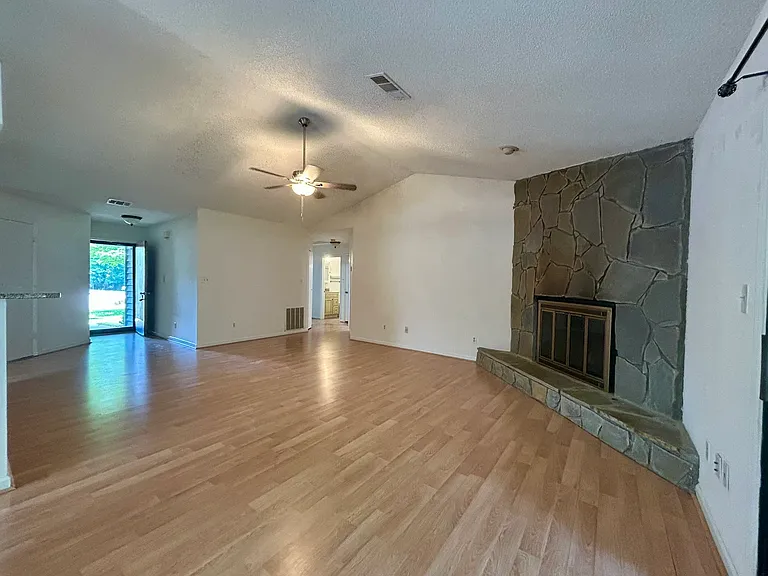 19 Briar Gate Ln — Photo 6