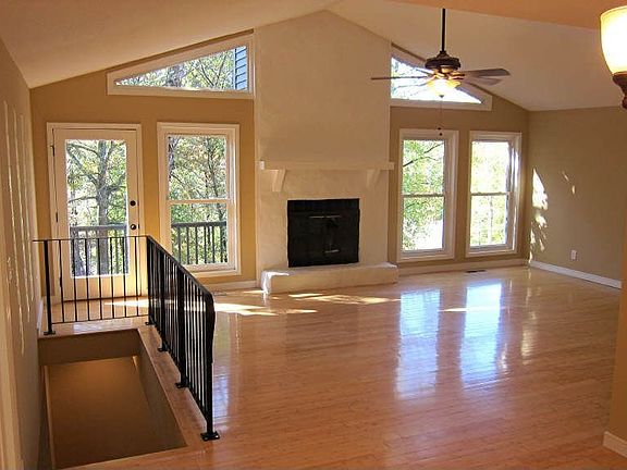 4th image of 514 Penny Ln