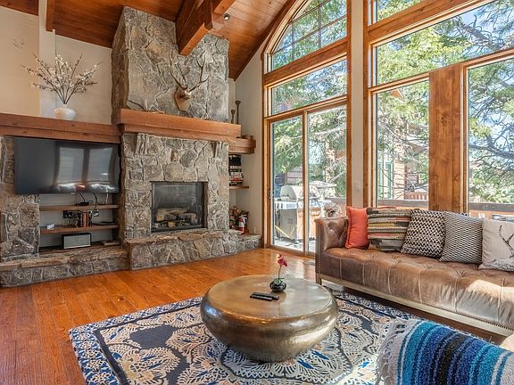 2nd image of 5808 Minaret Rd #8
