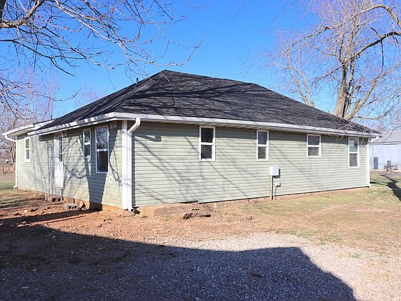 4th image of 1312 S Diggins Main Street