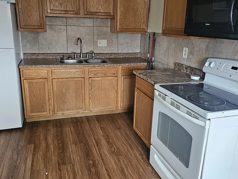 728 W 63rd St #5 — Photo 3