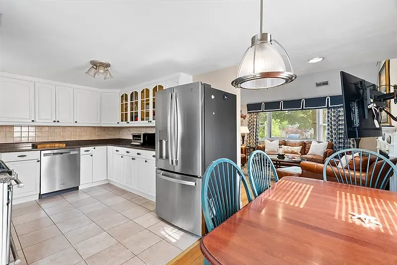 3 bed, 1752 sqft, $3,000 — Photo 4
