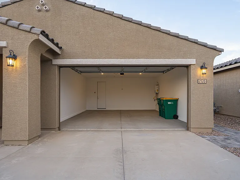 2520 E Grenache Rd — Photo 43
