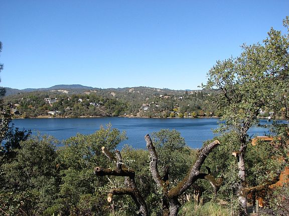 Gorgeous Lake Views!