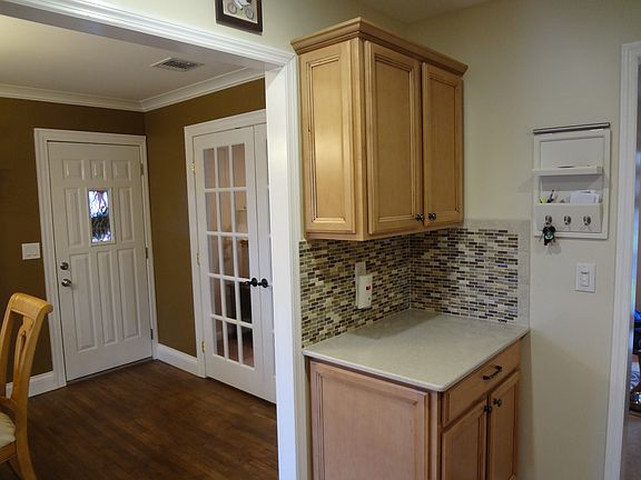 5th image of 90 W Court Dr