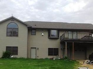 2880 Fairplay Rd, Hazel Green, WI 53811