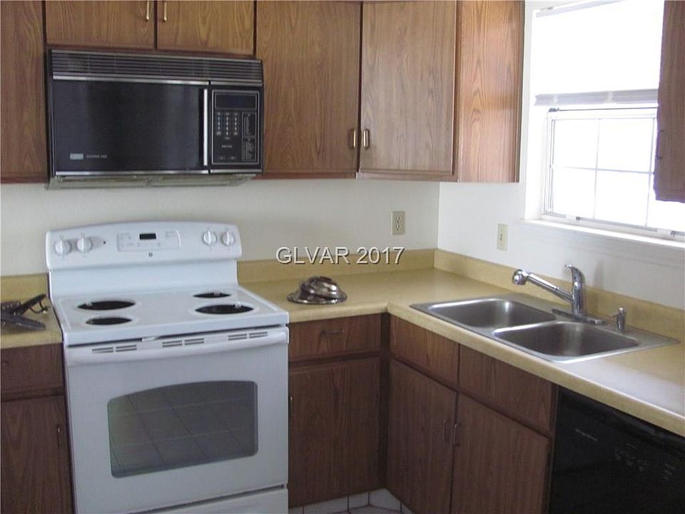 2nd image of 3823 S Maryland Pkwy Unit L5