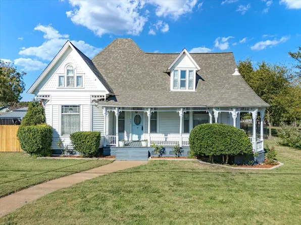 305 E Shoemaker St, Decatur, TX 76234