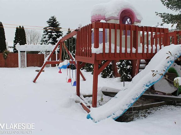4th image of 28992 Pinehurst Dr