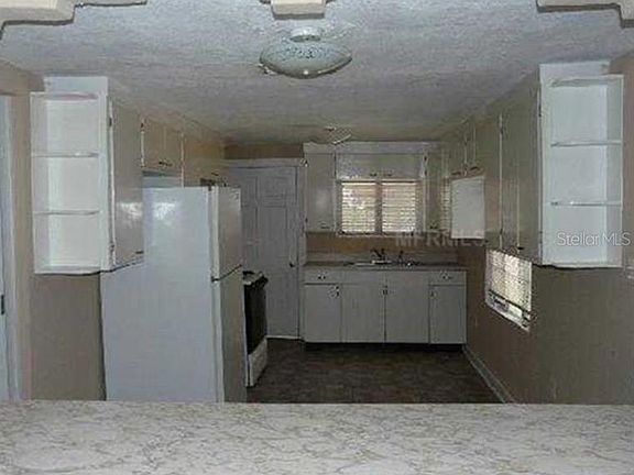 5th image of 2002 E Comanche Ave