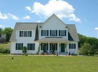 7 Quaker Ln, Newtown, CT 06470