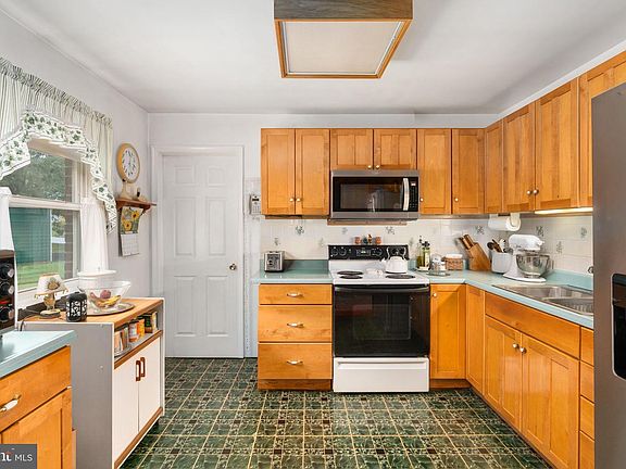 4th image of 8816 Jandell Rd