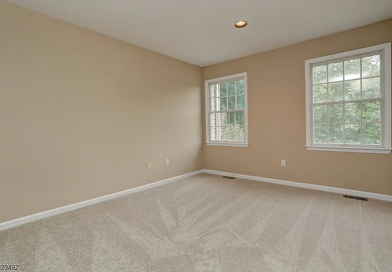 215 Raymound Blvd — Photo 8