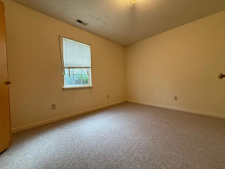 113 Covington St — Photo 4