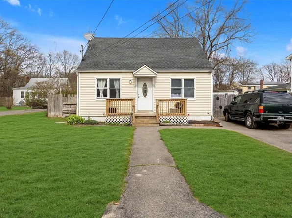 476 Revilo Avenue, Shirley, NY 11967