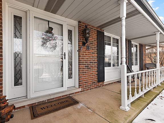 3rd image of 8701 Golfview Dr