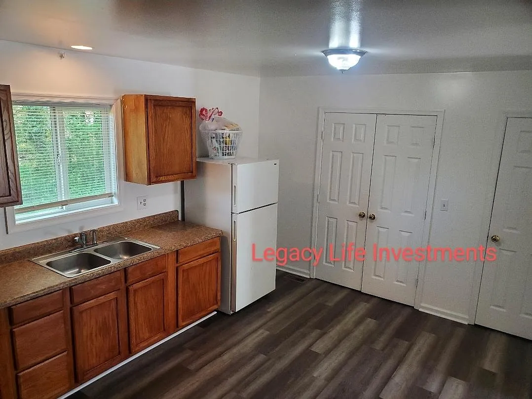 949 Irvington Rd — Photo 2