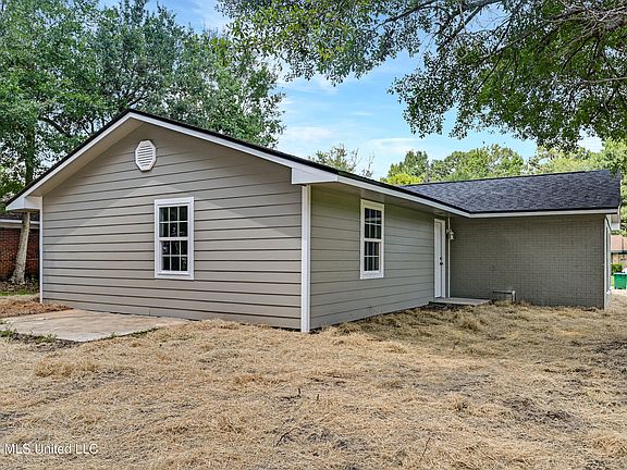 2nd image of 3706 Devonshire Dr
