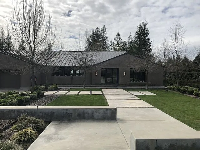 720 Stewart Rd photo 1
