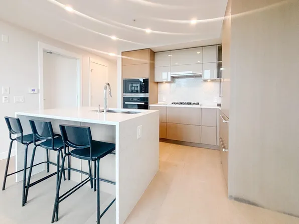 469 King Edward Ave W #205, Vancouver, BC V5Y 2J3