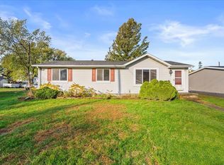 1749 N Raymond Rd, Dewar, IA 50623