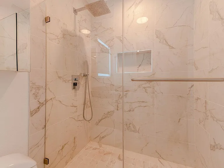315 Poe St — Photo 9