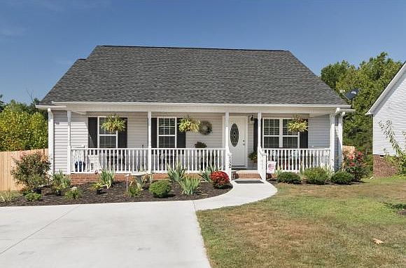 1st image of 152 Lillian Dr