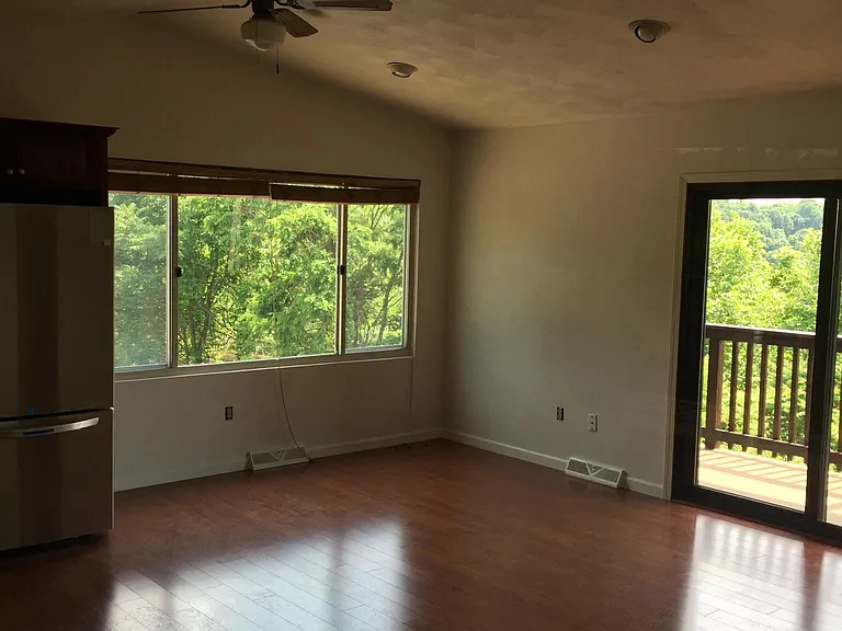 1739 Middletown Rd — Photo 2