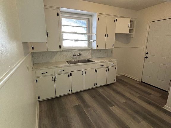 5th image of 2610 Drexel St